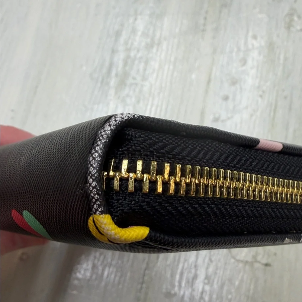 π5/$25 SALE!π Betsy Johnson Rainbow Hearts on Black Faux Leather Zip Up Wallet - Picture 8 of 14